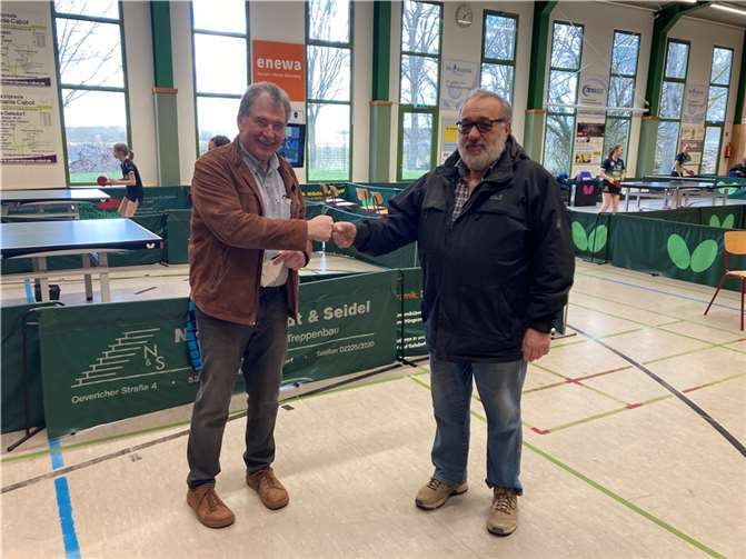 Robert Heinen (links) Geschäftsführer des TTC Fritzdorf und Wolfgang Poppelreuter (rechts) Vorsitzender der Tischtennisgemeinschaft des TuS-PSV Bad Neuenahr-Ahrweiler.  Foto: privat