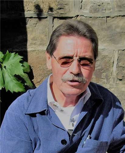 „Robert Hoß, Brudermeister der Bas Breisiger Weinbaubruderschaft, ist Gast beim Mai-Treff der AG 60plus in Bad Breisig.“Privat