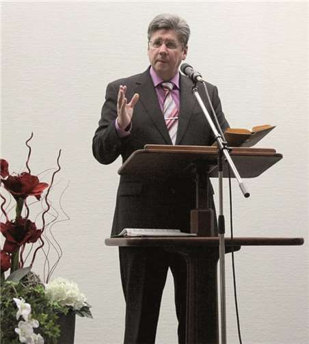 Robert Radziwill im Wachtberger Gemeindesaal der Pecher-Straße 25.Privat