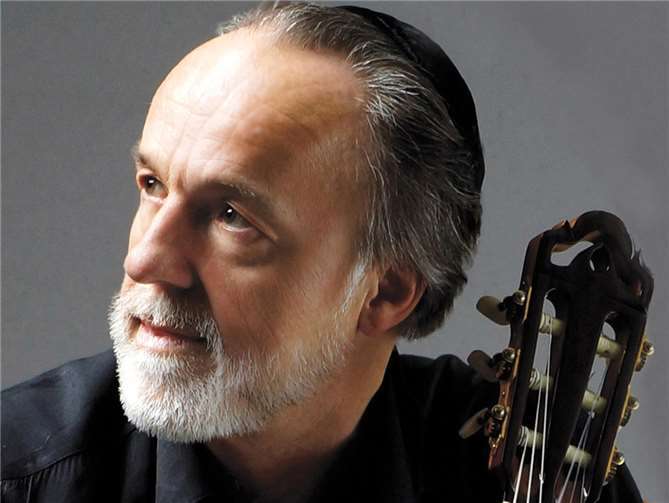 Roberto Legnani bringt Werke anderer Künstler und Eigenkompositionen mit. Foto: Markus Weiler