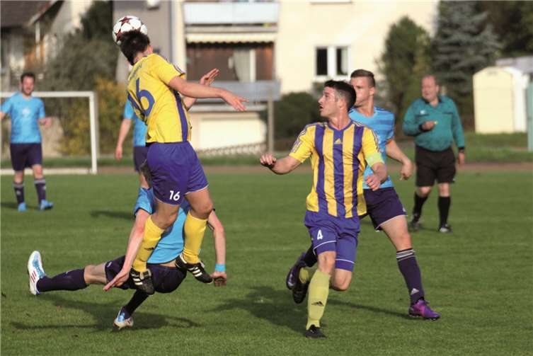Robin Fiedler konnte sich hier im Kopfballduell durchsetzen. privat