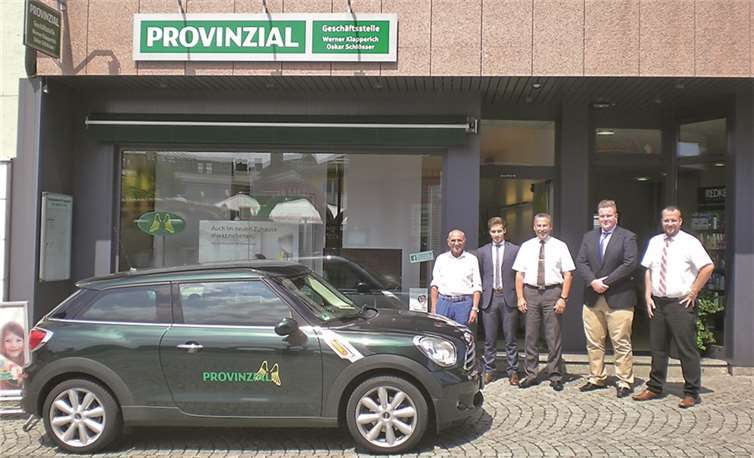 Robin Odenthal freut sich sehr über den Mini Paceman von der Provinzial Rheinland.privat