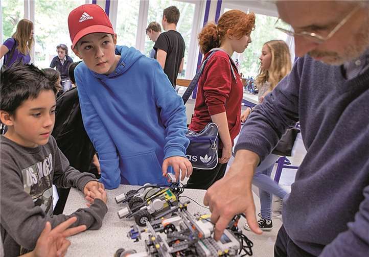 Roboter aus Legoelementen waren eine der Attraktionen, die die Schüler nach der Projektwoche präsentierten.