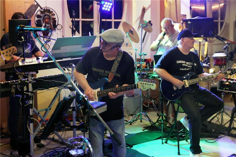 Rock-Klassiker vom Feinsten präsentieren Cross Section