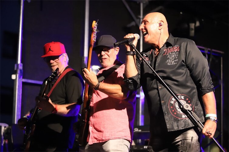 Rockig wurde es mit der Band „Pagemakerz“ auf dem Marktplatz.