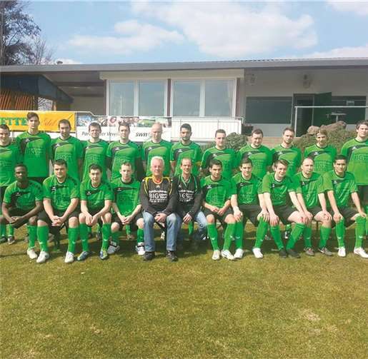 Rodenbach/Block. Die II. Mannschaft der TUS Rodenbach / Block wurde für die Rückrunde vom Feldkirchener BIG DÖNER HAUS mit einem neuen Satz Trikots ausgestattet. privat