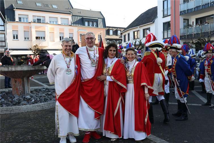 Römer vor dem Rathaus.