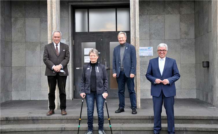 Roger Lewentz (re.), derzeit Vorsitzender der Sportministerkonferenz, traf sich im Gebäude des Sportbunds Rheinland in Koblenz mit DBS-Präsident Friedhelm Julius Beucher und BSV-Präsident Karl Peter Bruch (links) zum Gedankenaustausch über die besonderen Probleme der Para-Sportler. Reiterin Hanne Brenner, vielfache Weltmeisterin und Paralympics-Siegerin, steuerte die Athletensicht bei.Quelle: BSV