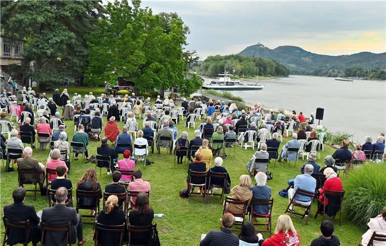 Rolandseck Klavierkonzert mit Elena Bashkirova. Foto: Martin Gausmann