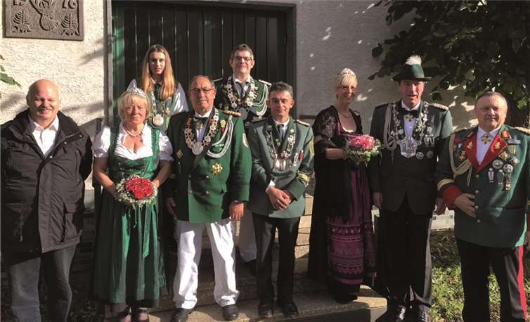 Rolf Doll, Joachim Engel, Jürgen Rausch, Edi Rausch, Heinz Breil, Yves Unnützer und Carlo Rausch in ihrer Uniform. privat