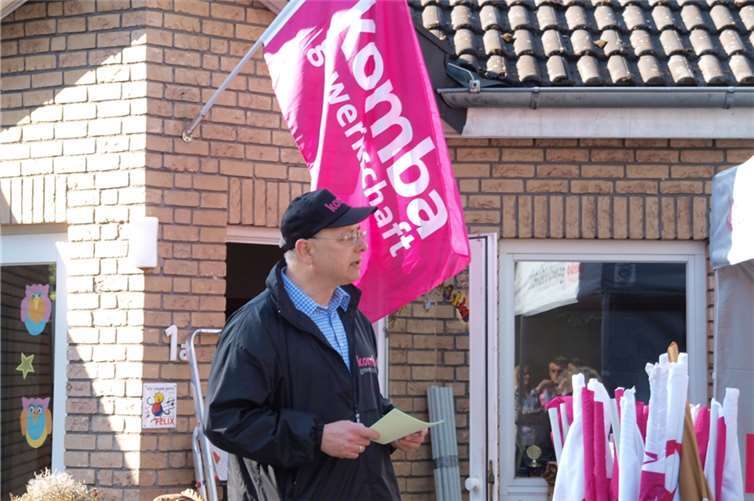 Rolf Führ, Landesvorsitzender der KOMBA-Gewerkschaft forderte die Arbeitgeber auf, endlich ein Angebot vorzulegen.