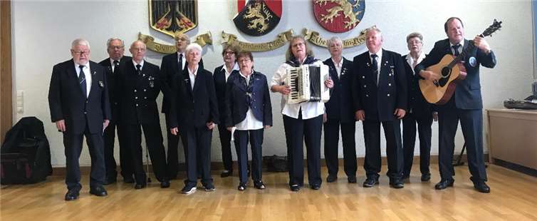 Rolf Klein (2. Vorsitzender und 2. Kassierer der MK) , Erich Kopp, Reinhard Fröhbrodt (Chorbeauftragter), Heinz Georg Hofmann, Ulla Fischbach (1. Kassierer der MK), Brigitte Hofmann, Uschi Joppich, Hilde Pfaff (Schriftführer der MK, Chorleiter), Kati Kopp, Rolf Joppich, Maria Christ und Gunter Gruner. Dirk Jost