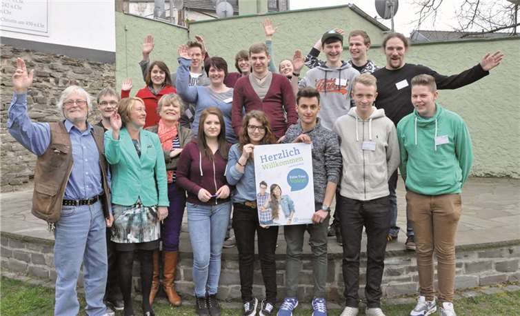 Rolf Plewa (v.l.), Marcel Möcking, Beate Reich und Christine Wießmann diskutierten mit den Jugendlichen aus dem Ahrkreis über „Voice“ und über Kommunalpolitik. privat