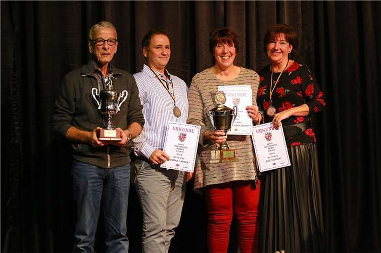 Rolf Scharbach, Thomas Lanser, Petra Argendorf (in Vertretung u. a. für Stadtmeisterin Beate Fahrenkrog) sowie Lotti Röser (v.l.).