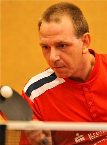 Rollstuhlfahrer Christian Reuter gewann seine vier Einzel und blieb auch im Doppel mit Hans Roth ungeschlagen.Foto: M. Schreiber