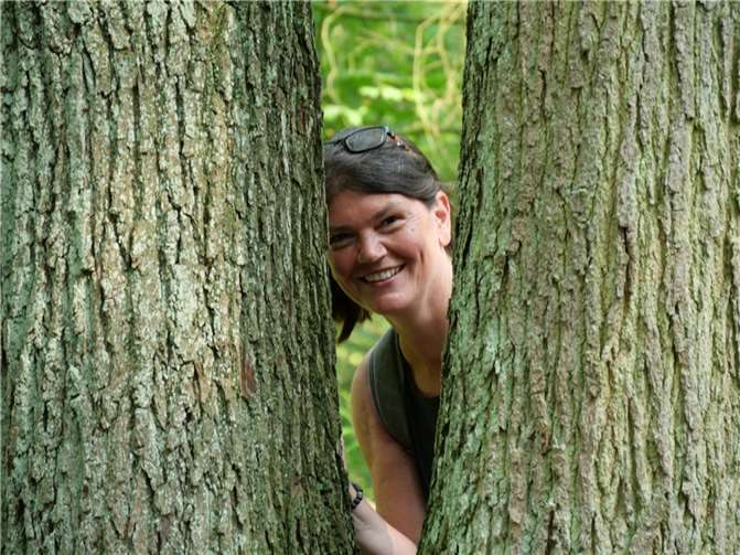 Romana Jansen sammelt Spenden, um die Wälder zu bereichern.  Foto: Romana Jansen