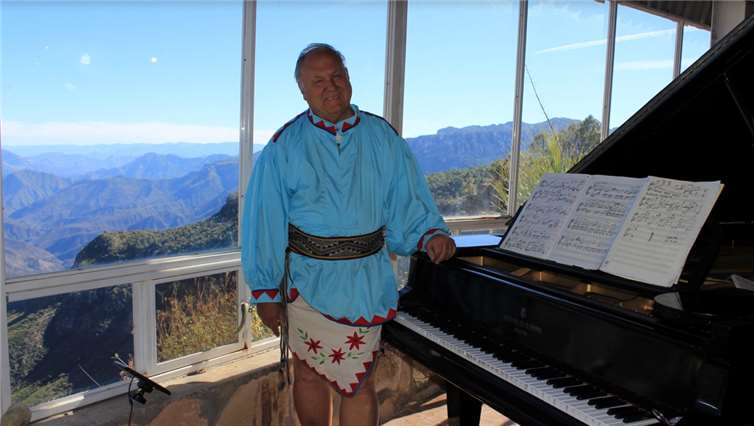 Romayne Wheeler spielt zugunsten der Tarahumara-Indianer Mexikos. Foto:privat