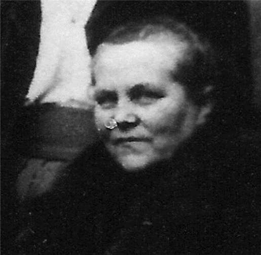 Rosalia Kaes war als Hebamme unter dem Namen "Tant´ Rös" bekannt. Archiv F. G. Bell