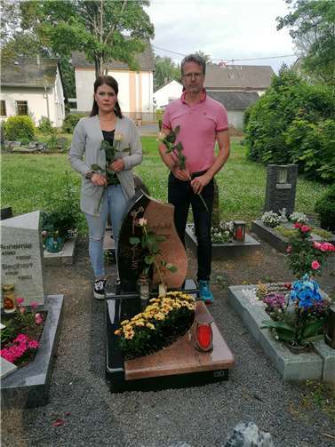 Rose auf dem Grab des Ehrenvorsitzenden Reinhold Zils.