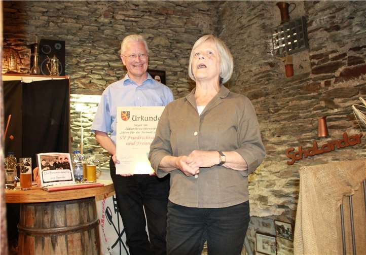 Rosemarie Müller stellte das Projekt des „SV Schwarz-Weiß Friedrichssegen und Freunde“ vor.