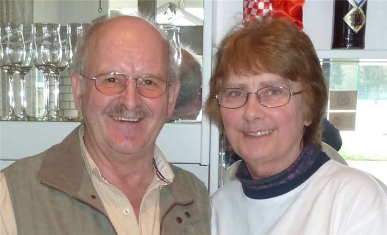 Rosi und Friedel Neitzert zeichnen sich ab sofort für die Bewirtung des Clubheims verantwortlich.privat