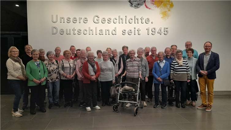 Roßbacher Senioren in Begleitung von Ortsbürgermeister Thomas Boden im Haus der Geschichte.  Foto: Ewald Dasbach