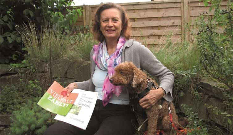 Roswitha Schönwitz mit Paul im Berkumer Schaugarten. privat