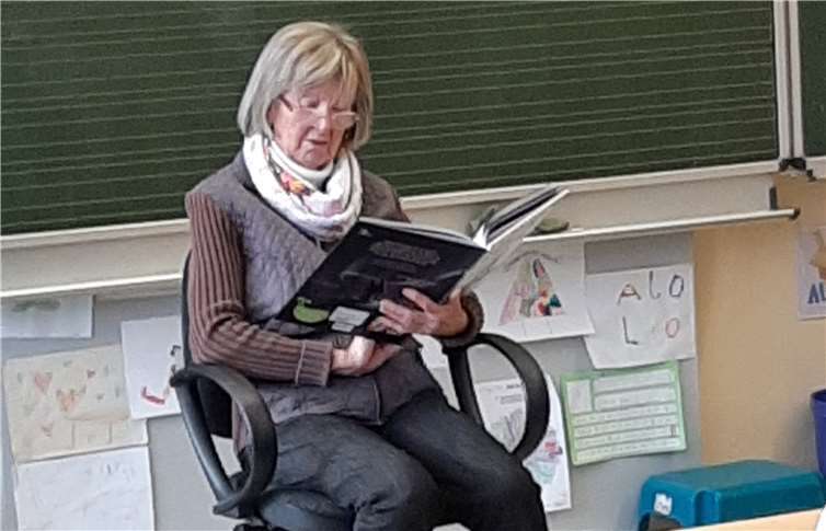 Roswitha Schulte las den Kindern spannende Tiergeschichten vor. Foto: privat