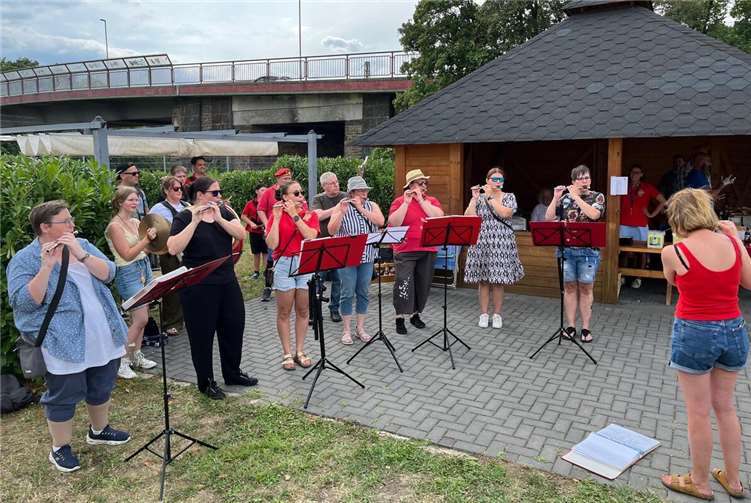 Rot-Gelbe feiern mit Popcorn, Musik und guter Laune. Fotos: Stadtsoldaten Andernach