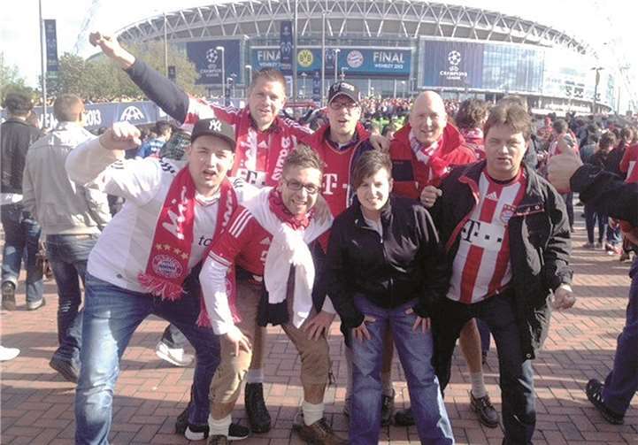 Rot-weiße Vorfreude auf das rein deutsche Finale im gigantischen Wembley Stadium.Privat