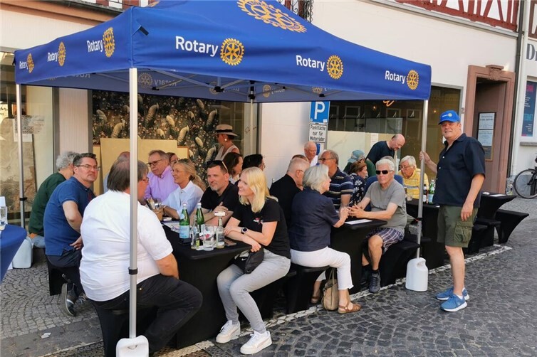 Rotarische Freunde mit internationalen Gästen bei „Oldy meets Jazz“