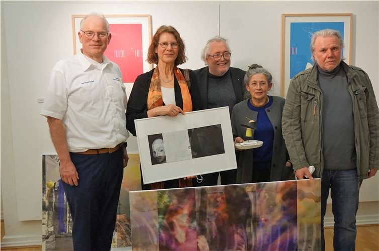 Rotaryclub Präsident Bernhard Eckel und der Jury Vorsitzende Uwe Langnickel (3. von links) freuen sich mit Uta Grün, Rita Ternes und Ulrich Schnackenberg über die Preise. Fotos: FF