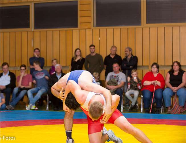 Rotes Trikot: Markus Peifer.Fotos: Markus Hartenfels