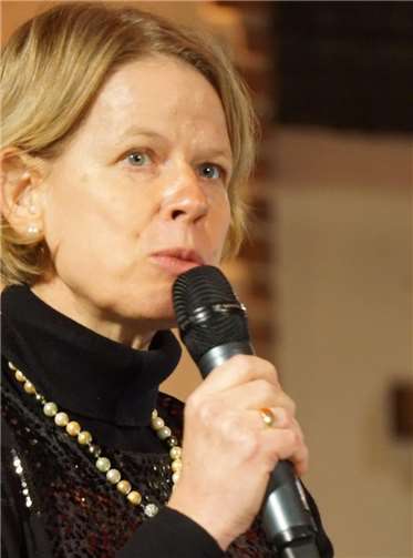 Rotraud Meurer las die Weihnachtsgeschichte aus dem Lukas-Evangelium vor.