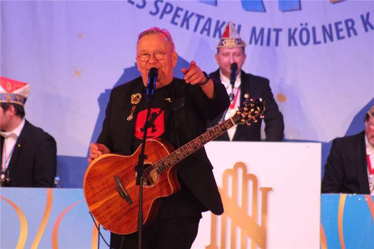 Routinier Bernd Stelter nahm das aktuelle Weltgeschehen aufs Korn.