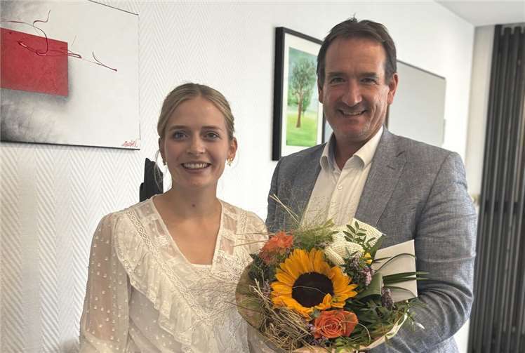 Rowena Redwanz mit Bürgermeister Thomas Przybylla.  Quelle: VG Weißenthurm