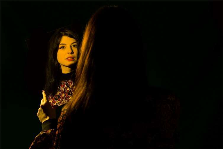 Feine Kultur im Ahrtal: „Zieh los“  Roxanne de Bastion.  Foto: Amanda Rose