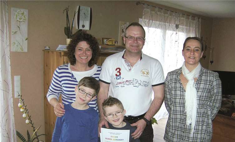 Ruben Berghoffs Luftballon flog am weitesten; Gewinn: vier Eintrittskarten in den Tierpark Klotten.privat