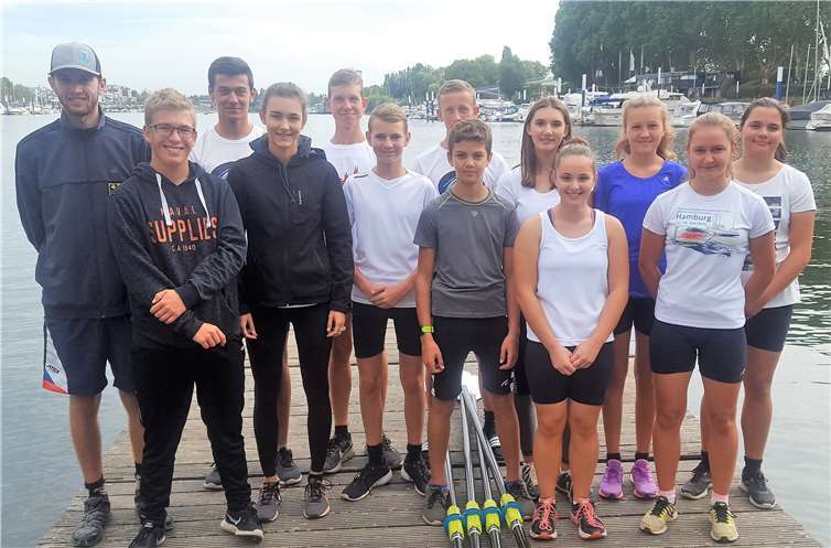 Rudergesellschaft Treis-Karden im Hafen von Wiesbaden- Schierstein.Privat