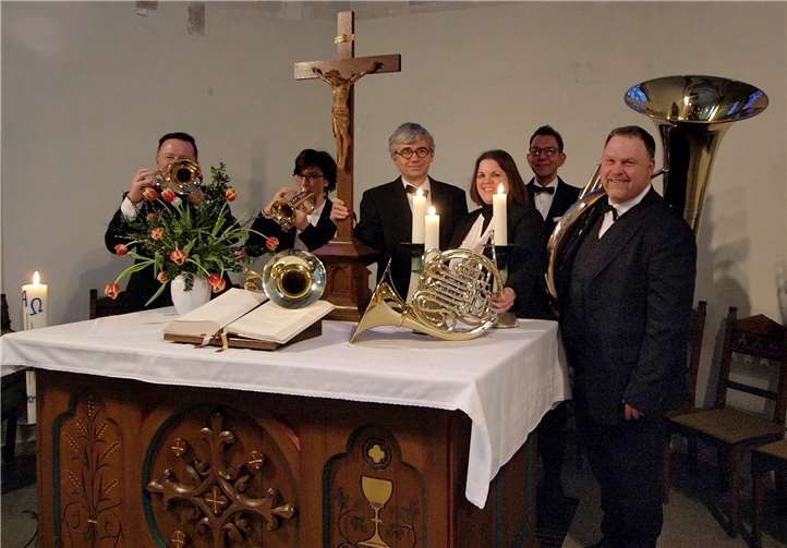 Rudi Weide, Claudia Liebe, Benjamin Bereznai, Dorit Gille, Martin Löw und Dekanatskantor Jens Schawaller (von links) konzertierten gemeinsam im Oberen und Unteren Westerwald.