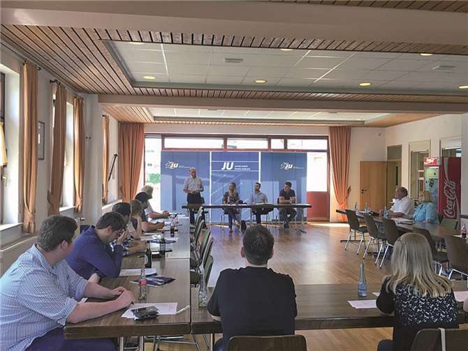 Rudi Zenz während seines Vortrages am Kreistag der Jungen Union MYK.Junge Union Mayen-Koblenz