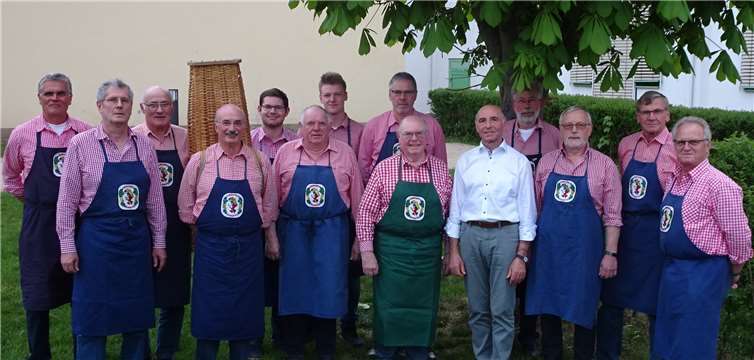 Rudi Zenz (weißes Hemd) fühlte sich im Kreise der Razejunge sofort wohl.  privat