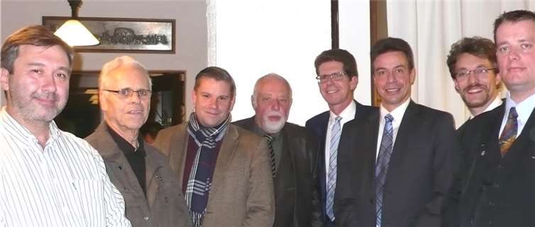 Rudolf Kalenberg (4.v.r) bleibt Vorsitzender des Ortsverbandes Koblenz-Süd. privat