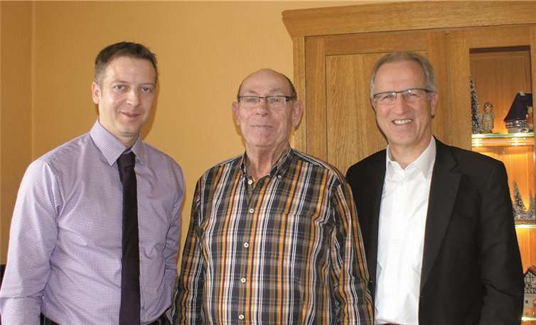 Rudolf Oehlig (M.) freute sich über den Besuch seiner langjährigen politischen Weggefährten - MdL Josef Dötsch, CDU-Gemeindeverbandsvorsitzender (r.), und Horst Hohn, Vorsitzender der CDU Mülheim-Kärlich.  privat