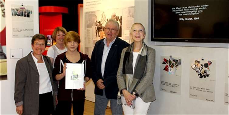 Rudolf Rupperath und Dorothee Gelderblom vom WBF begrüßten die STARS-Delegation um den jungen Fotovernäher Florian. DL