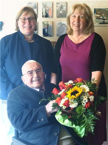 Rudolf Stefan freute sich über Besuch von Judith Lehnigk-Emden und Loni Welllert.Foto: privat