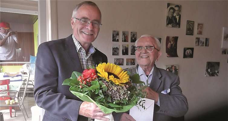 Rudolf Stefan strahlt an seinem Geburtstag mit der Sonne um die Wette. privat