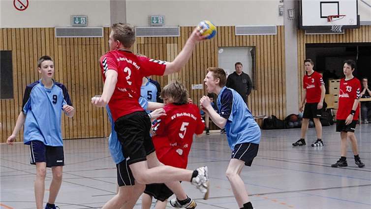 Rückraumschütze Matco Esser beim erfolgreichen Torabschluss.privat