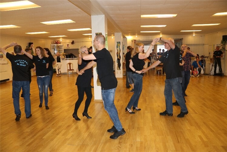 Rueda beim Discofox. Privat