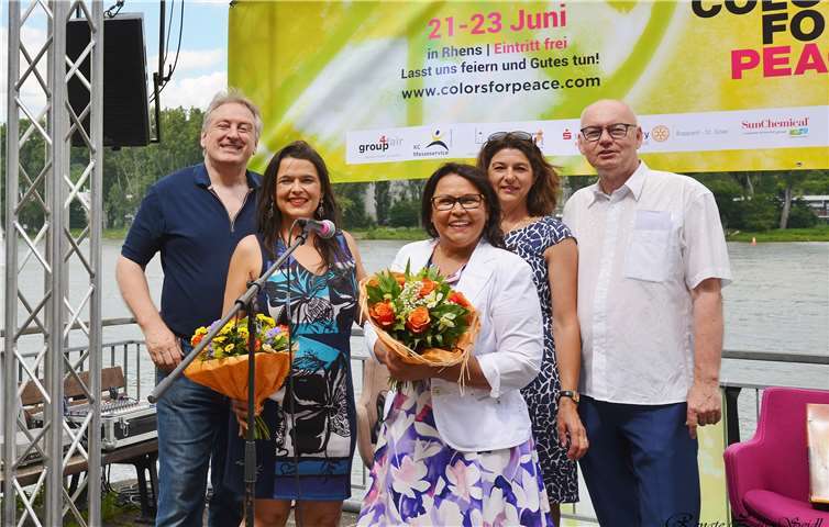 Rüdiger Hinz, Katiuscia Hinz, Lucia Hinz, 2. Beigeordnete Andrea Thelen, Stadtbürgermeister Raimund Bogler. Foto: Renate Zehe-Seidl
